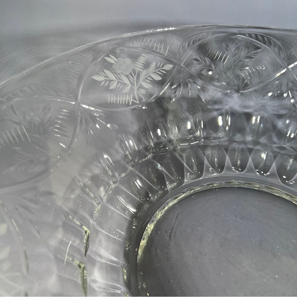 Vintage Large Etched Salad Bowl Floral Leaf Pattern Gift Idea - Picture 5 of 8